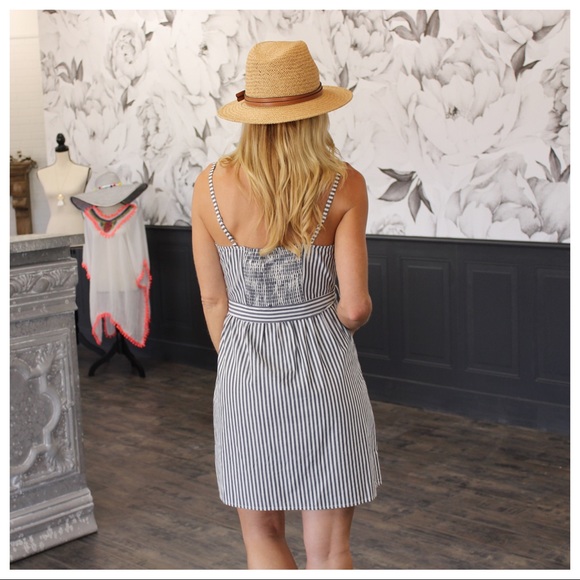 ✨LAST ONE✨Gray striped button down pocket  dress - Picture 5 of 5